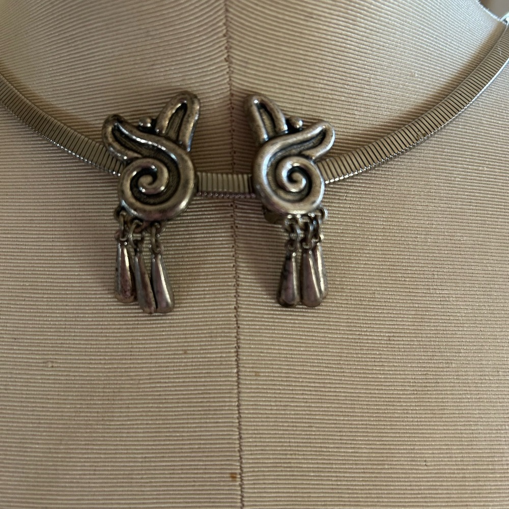 Vintage Sancrest R clip on Earrings